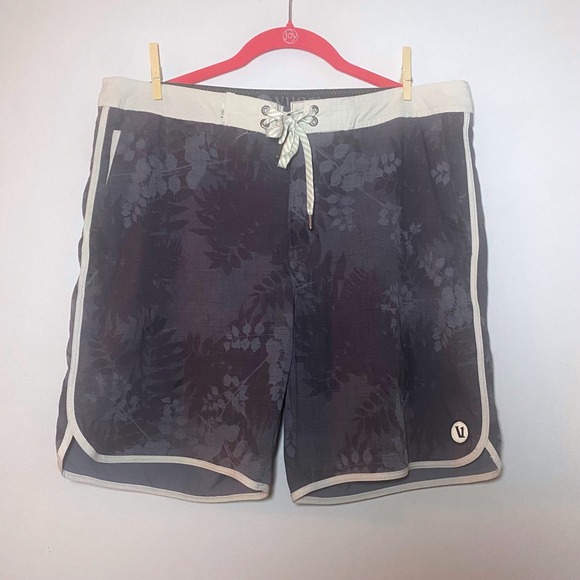 Vuori Banks Board Shorts Men's Floral Swim Trunks Size 36" (Large?) Black Gray - Picture 1 of 7